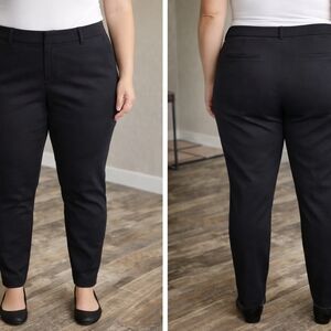 Old Navy Women’s Black Slim-Fit Chino Style Pants – Size 14